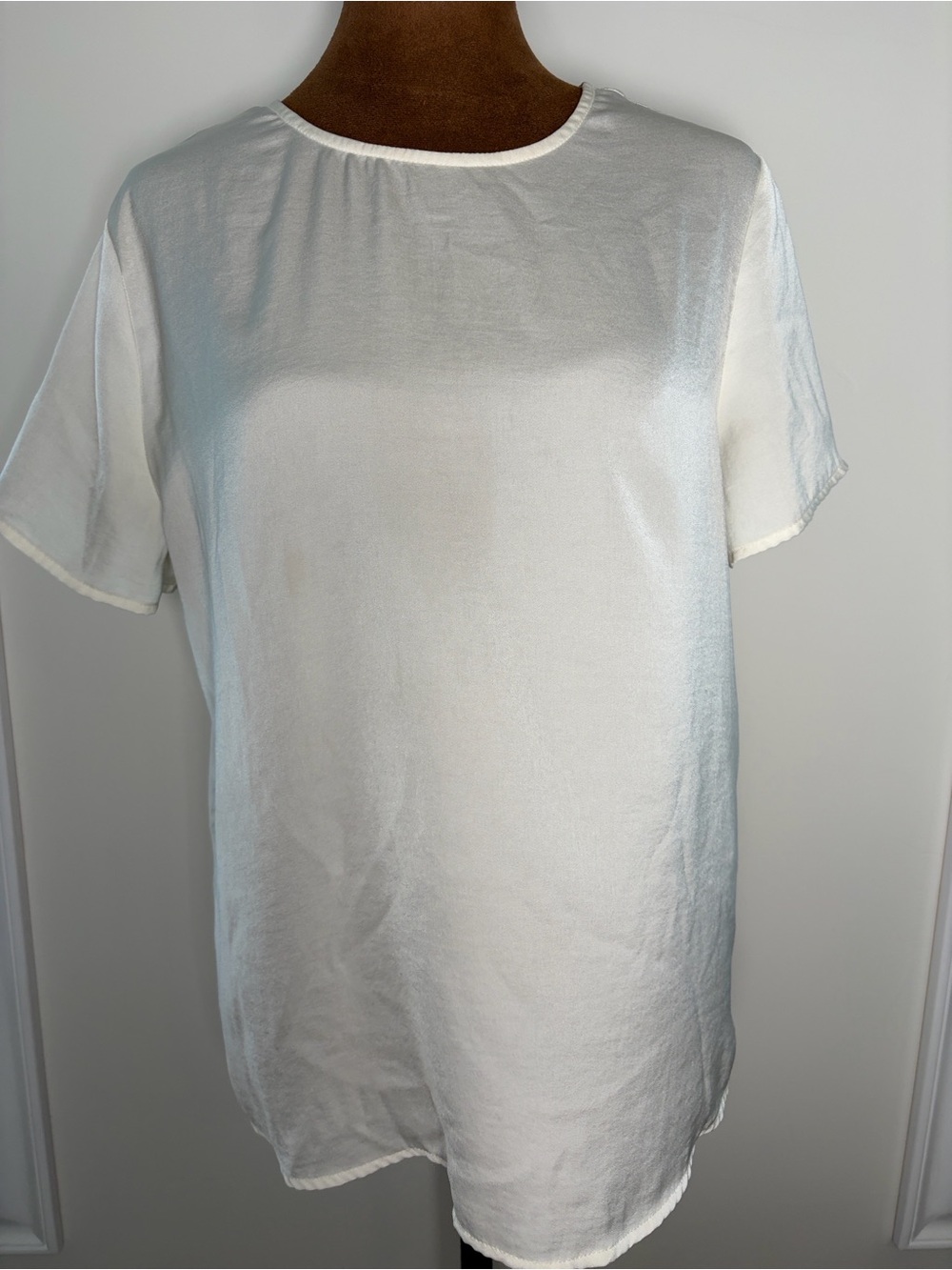 Banana Republic Cream Short Sleeve Silk-Like Blouse